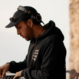 How Deep Learning Can Improve Sample Retrieval for Electronic Music Creation